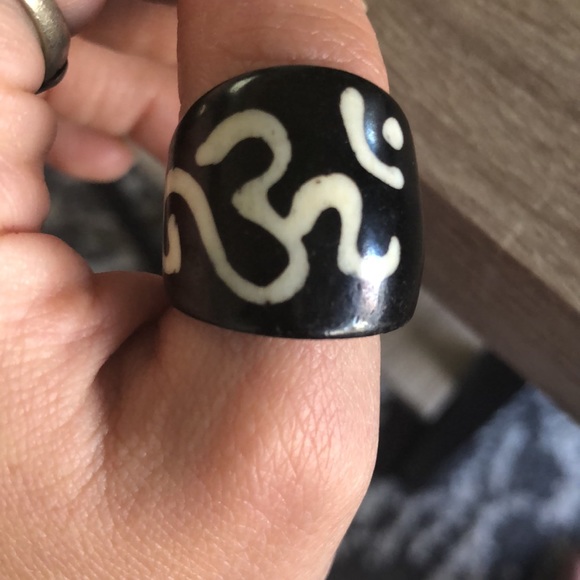 Handmade ohm statement ring - Picture 4 of 5